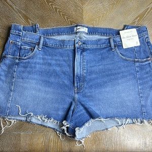 ABERCROMBIE & FITCH Plus Size Blue Denim “The Mom” Jean Short 36/22
